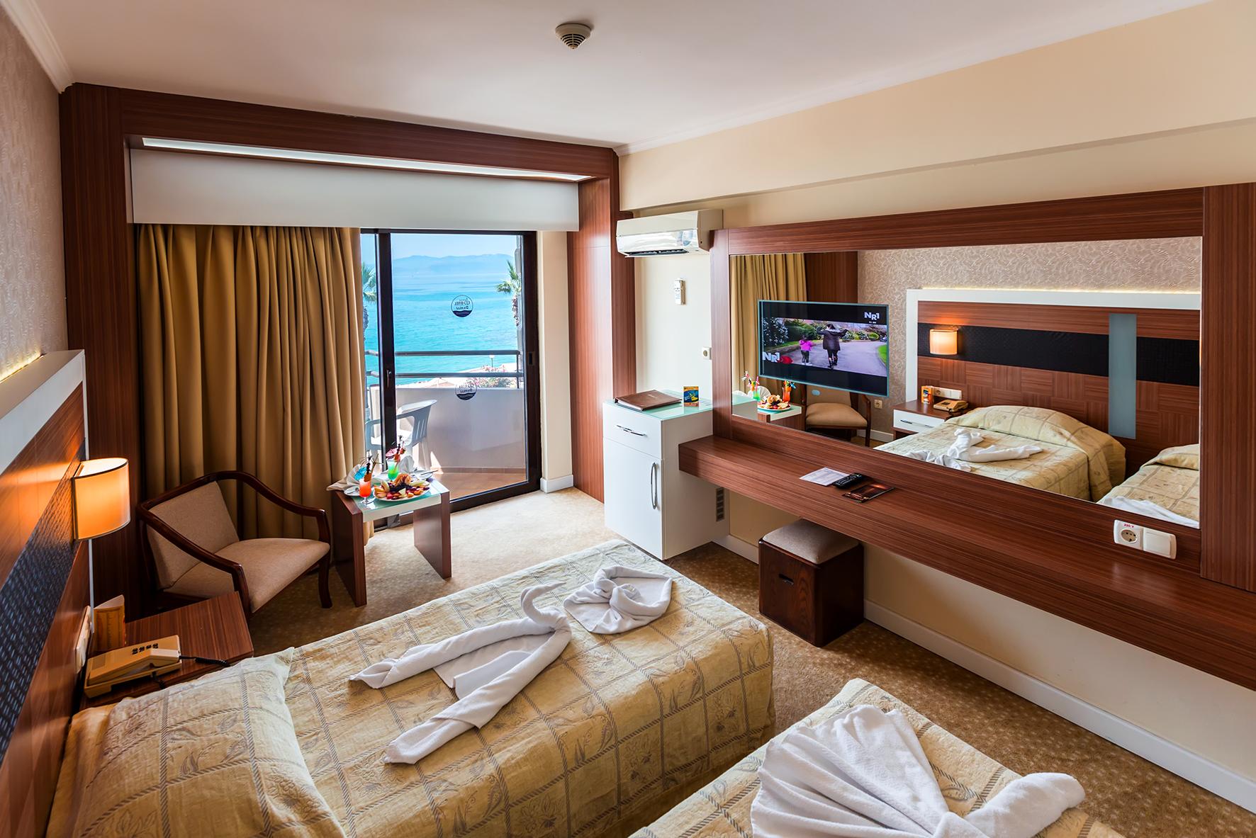 Derici Hotel Кушадасъ Екстериор снимка