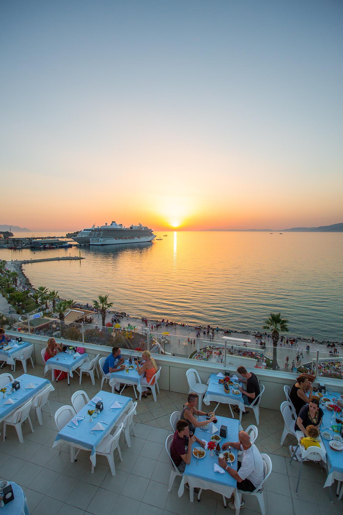 Derici Hotel Кушадасъ Екстериор снимка
