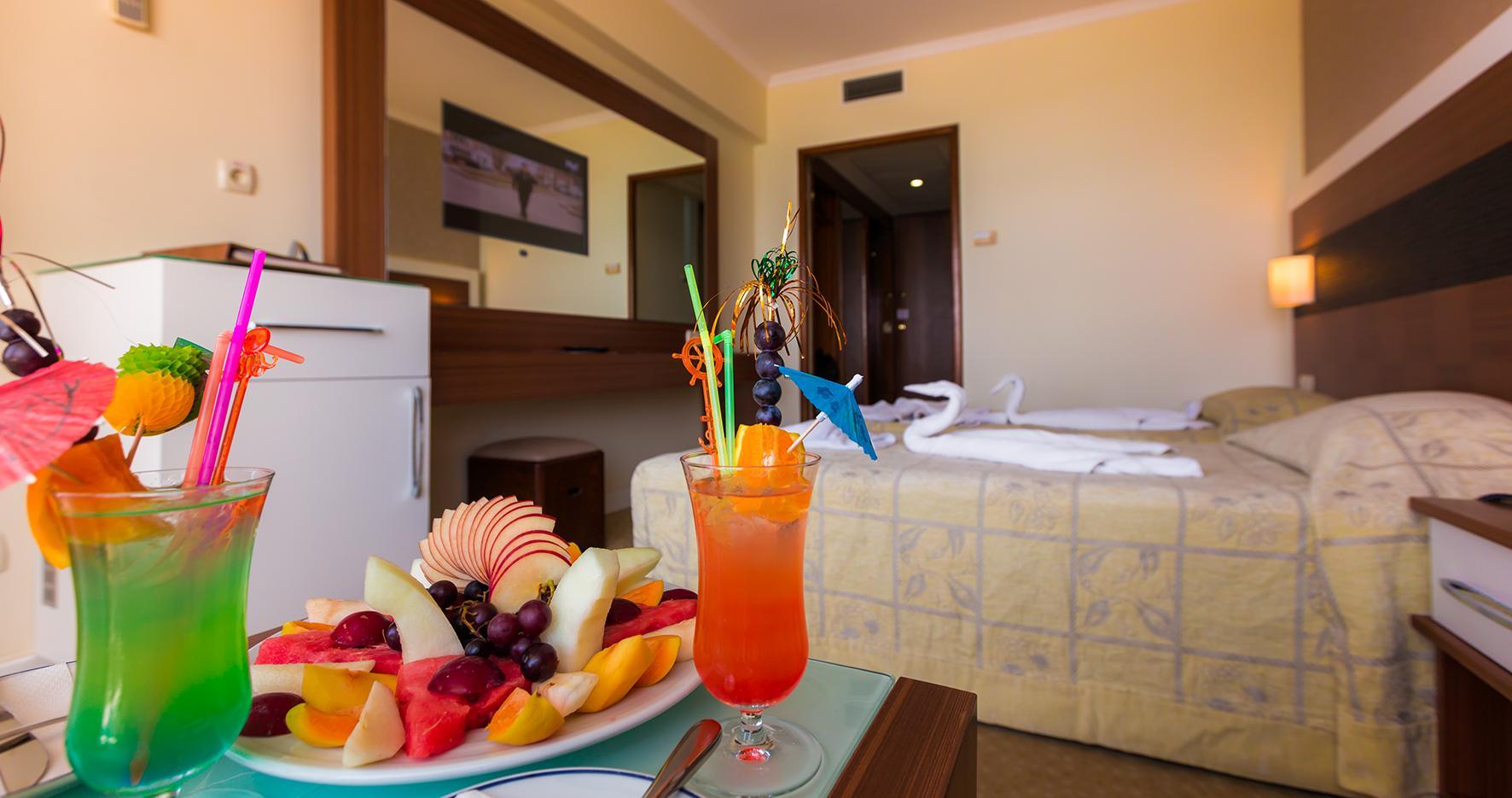 Derici Hotel Кушадасъ Екстериор снимка