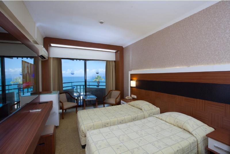 Derici Hotel Кушадасъ Екстериор снимка