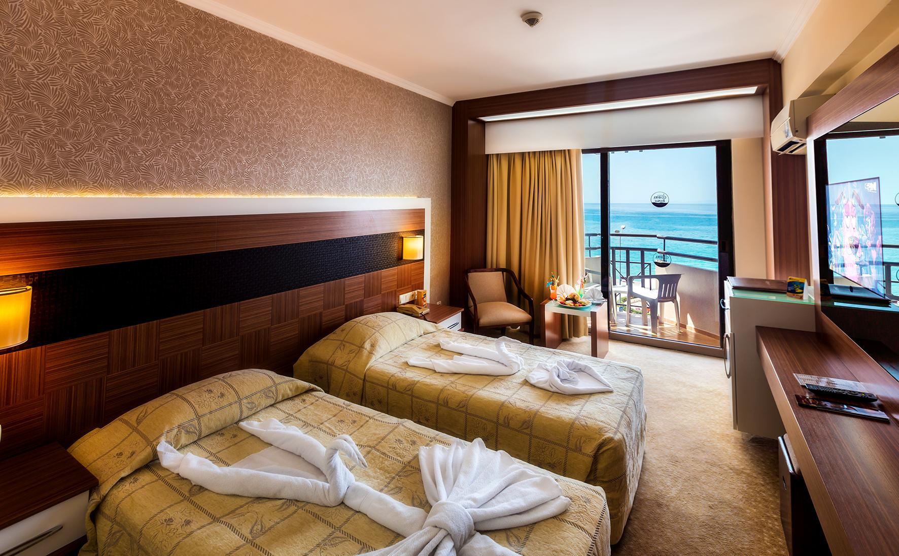 Derici Hotel Кушадасъ Екстериор снимка