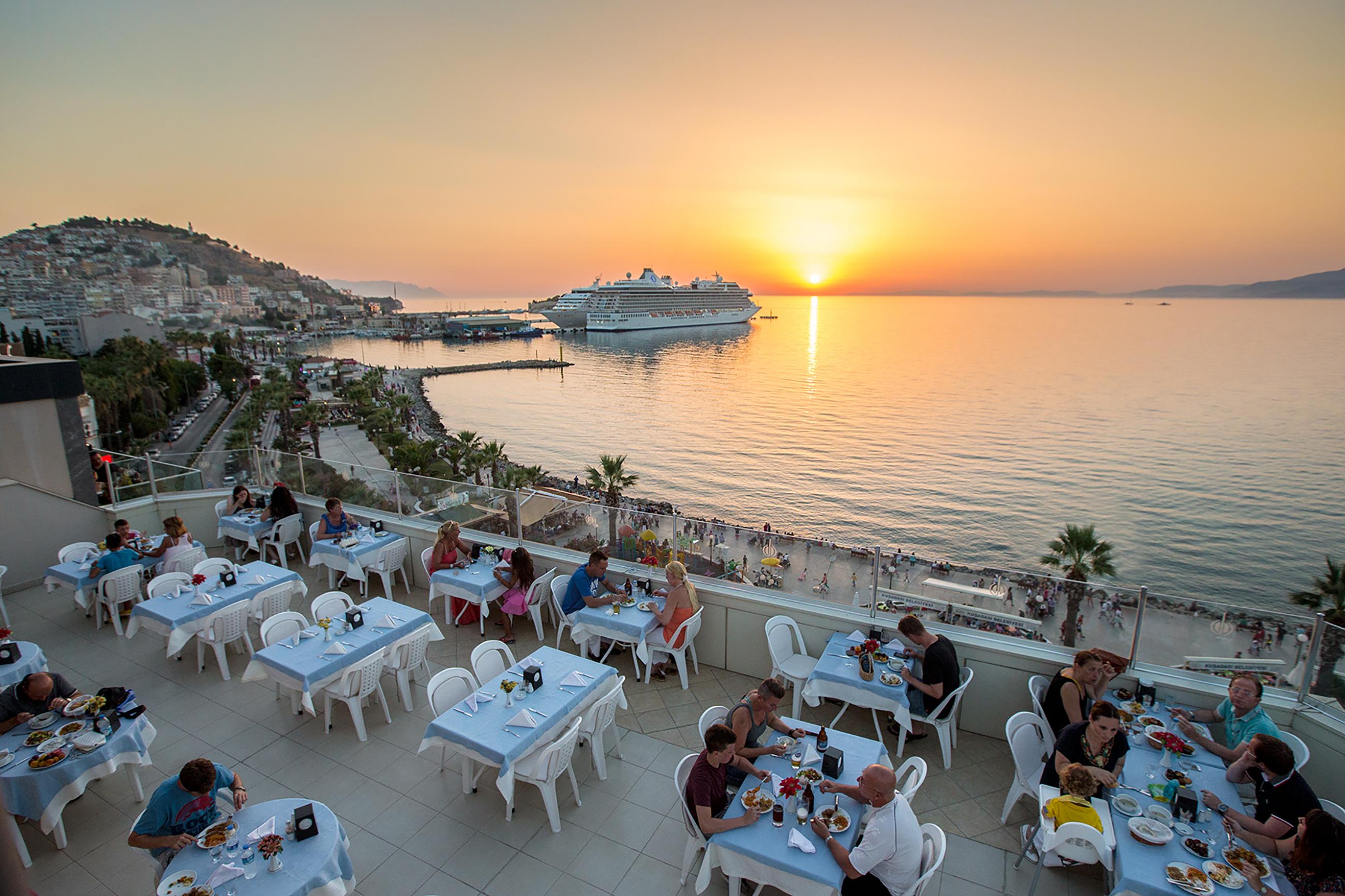 Derici Hotel Кушадасъ Екстериор снимка