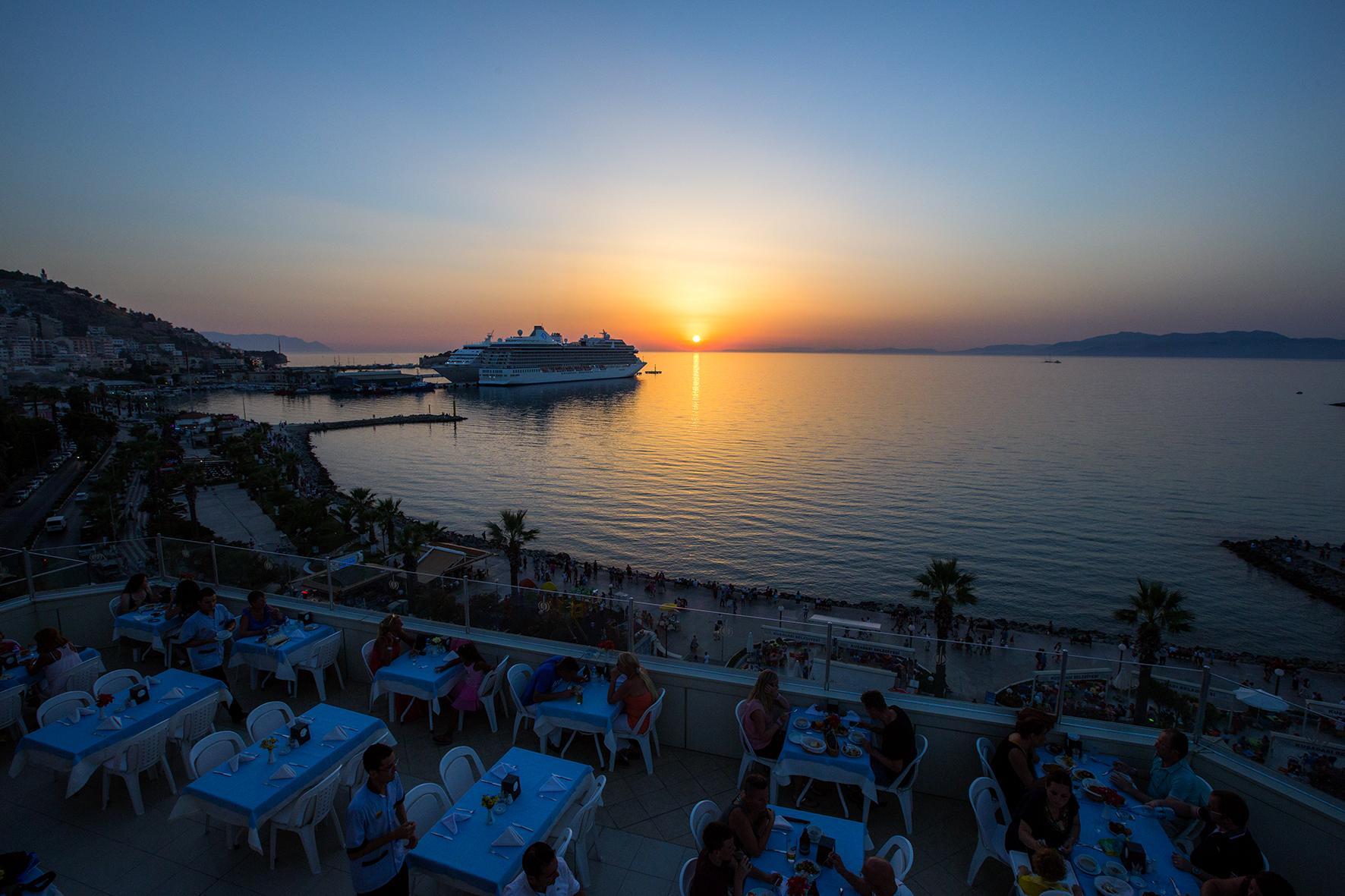 Derici Hotel Кушадасъ Екстериор снимка