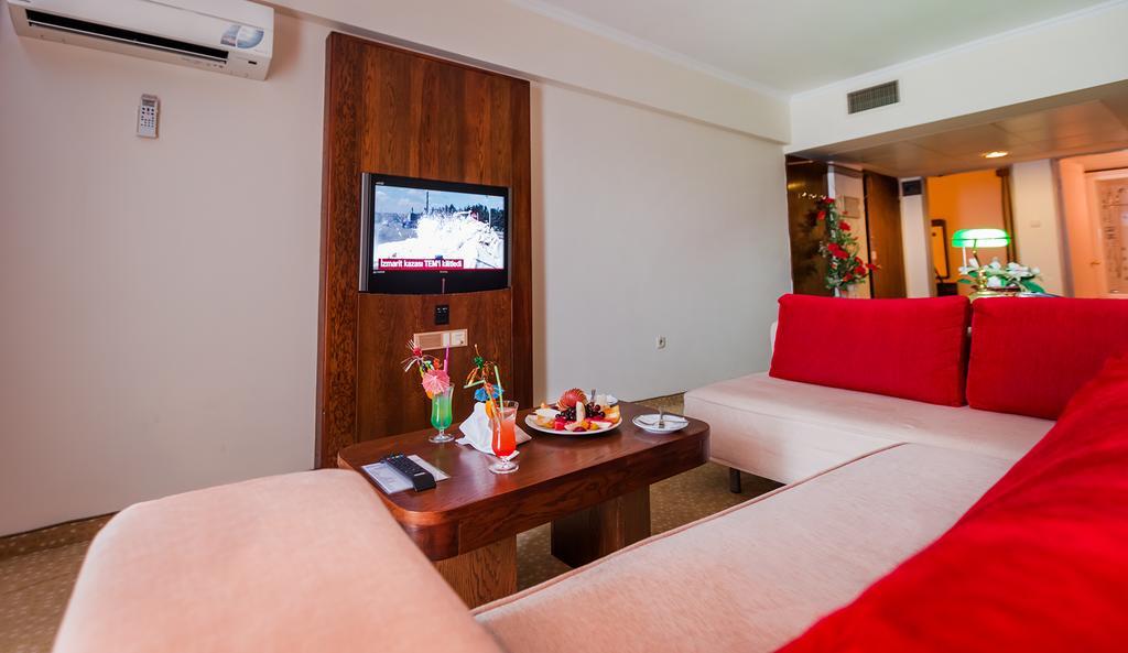 Derici Hotel Кушадасъ Стая снимка