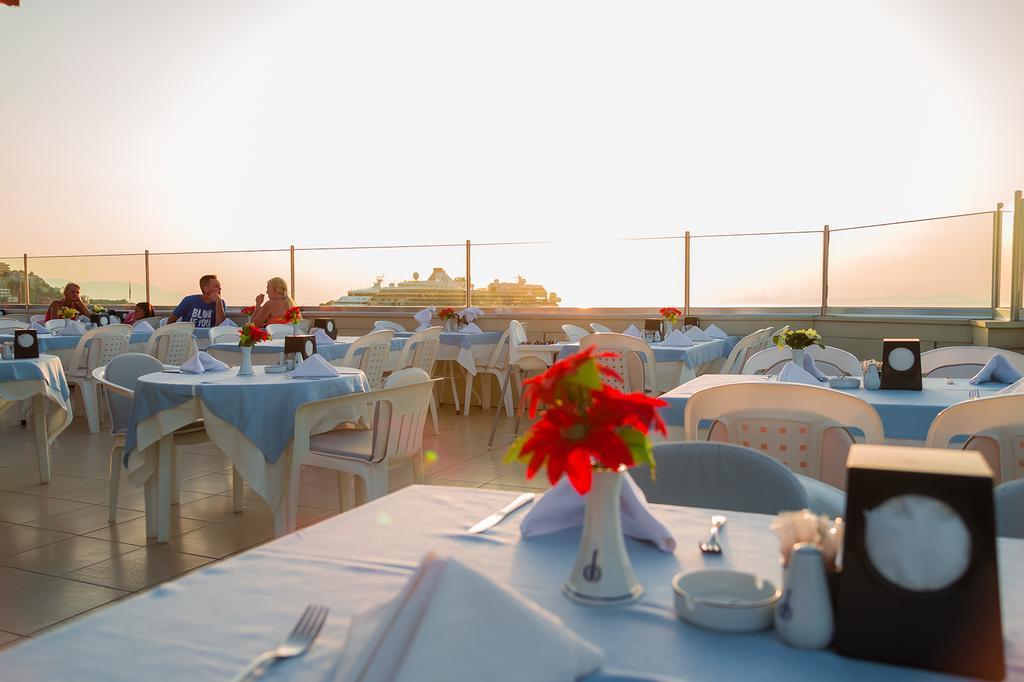 Derici Hotel Кушадасъ Екстериор снимка