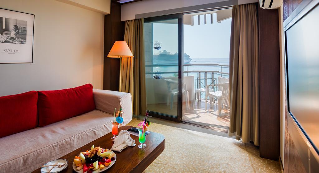 Derici Hotel Кушадасъ Екстериор снимка