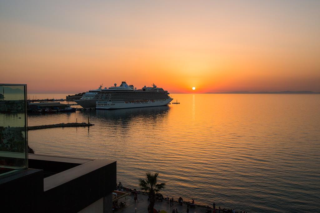 Derici Hotel Кушадасъ Екстериор снимка