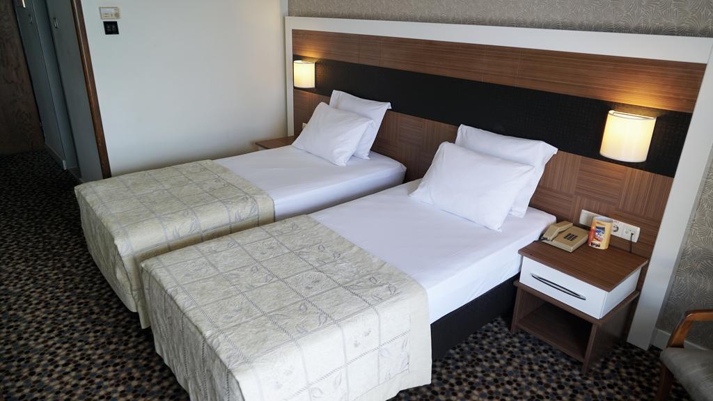 Derici Hotel Кушадасъ Екстериор снимка